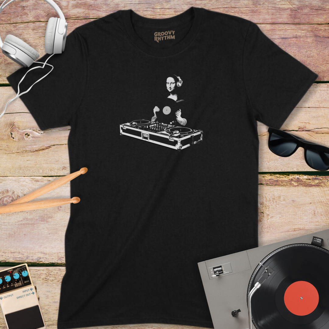 Mona Lisa is a DJ Tee